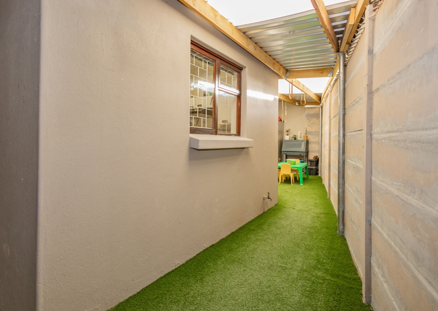 3 Bedroom Property for Sale in Oakdale Western Cape